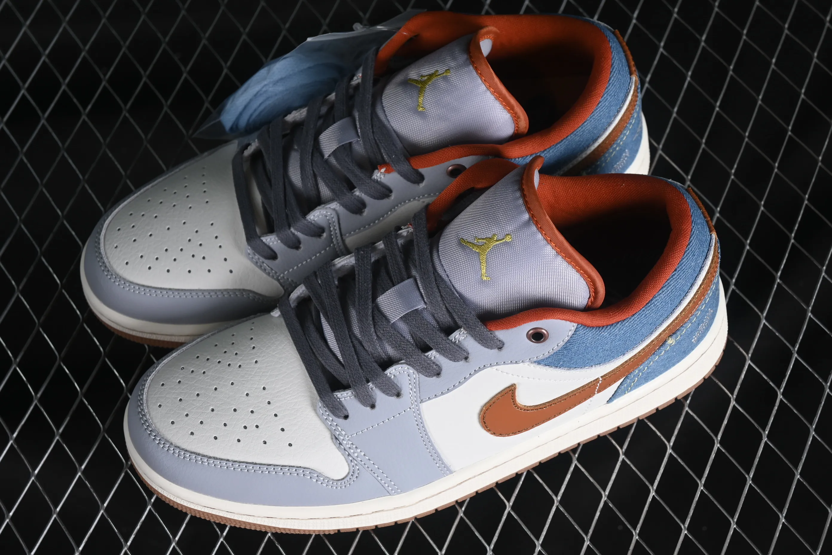 All categories Air Jordan Jordan series basketball shoes Air Jordan 1 Low Air Jordan 1 Low "Multi-Color" AJ1 Joe 1 blue denim low-top cultural and casual sneakers FZ5045-091